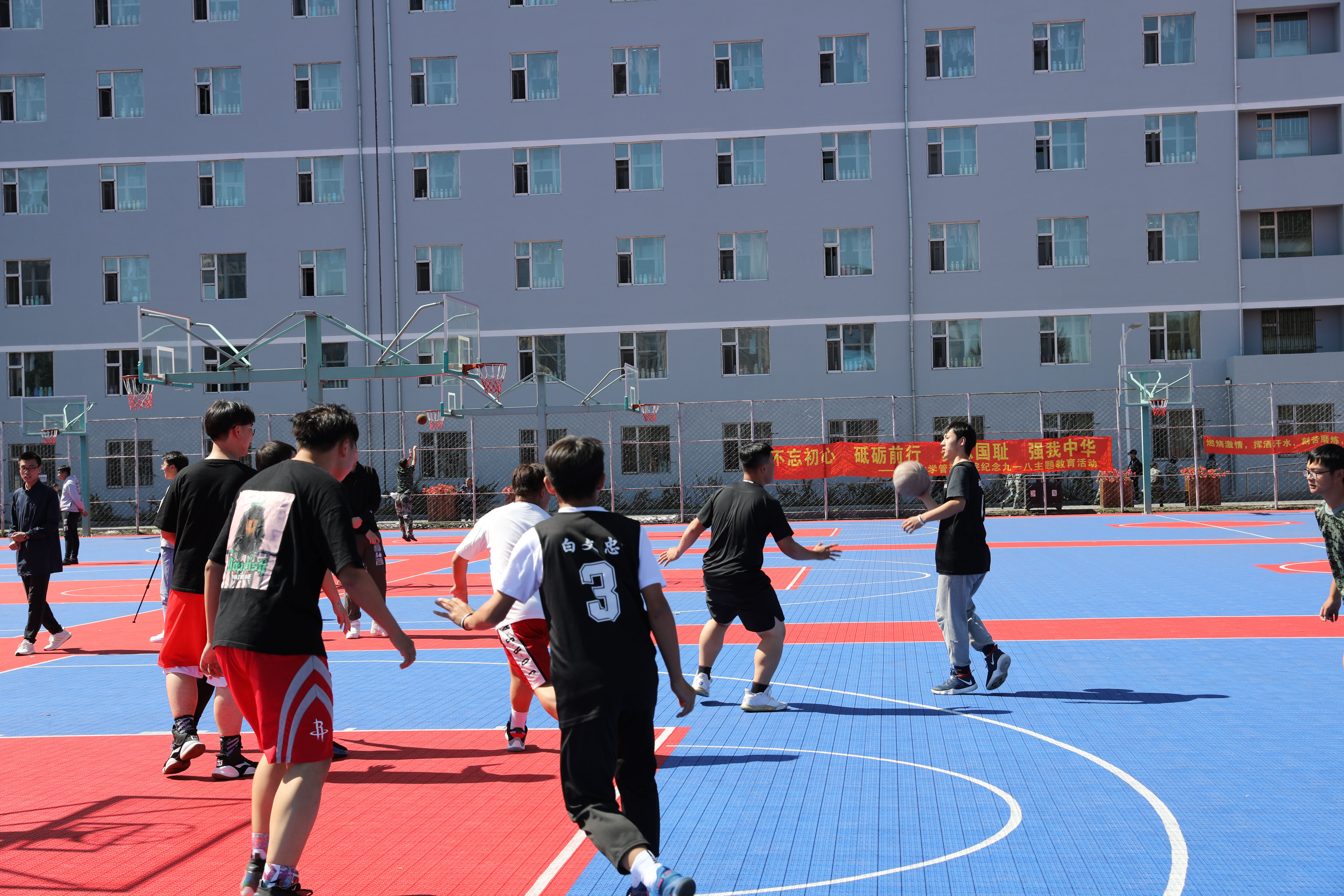 华体会官方入口-都灵雄狮之战，助威者齐聚球场的简单介绍