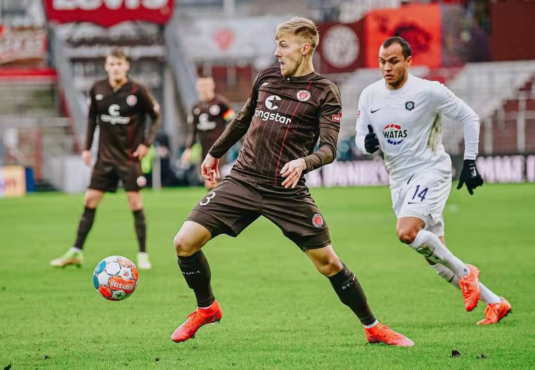 华体会app下载地址-汉堡客场取胜，继续冲击中游位置的简单介绍