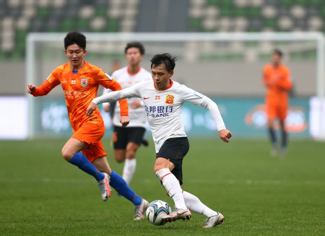 华体会登录-武汉卓尔球员表现出色，帮助球队取胜