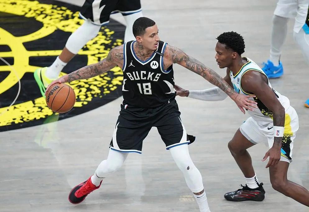 步行者客场大胜雄鹿，取得四连胜